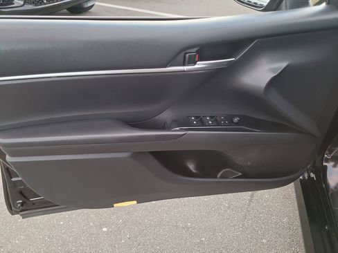 Used 2019 Toyota Camry L image 12