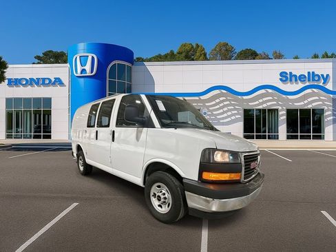 Used 2024 GMC Savana 2500 w/ Driver Convenience Package image 2