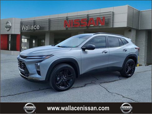 Used 2025 Chevrolet Trax ACTIV w/ Sunroof Package image 1