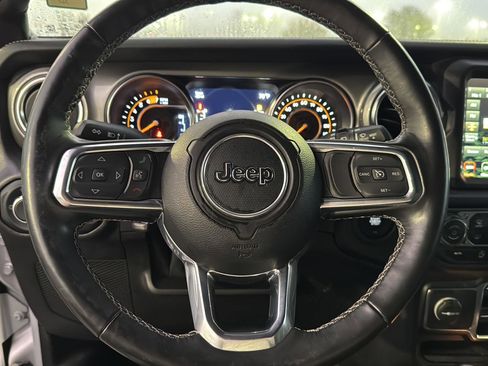 Used 2022 Jeep Wrangler Unlimited Sahara w/ Cold Weather Group image 17