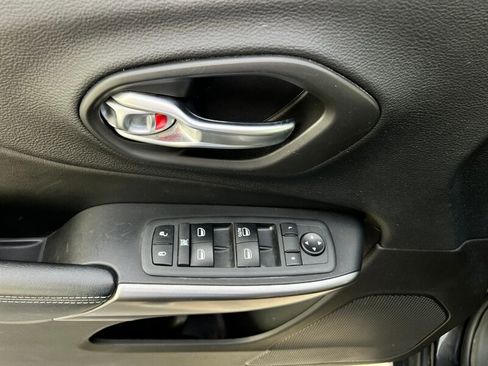 Used 2020 Jeep Cherokee Latitude w/ Cold Weather Group image 23