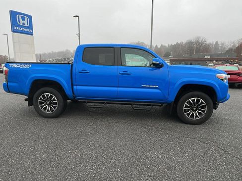 Used 2020 Toyota Tacoma TRD Sport image 3
