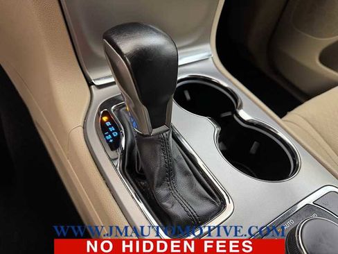 Used 2021 Jeep Grand Cherokee Laredo AWD/4WD image 35
