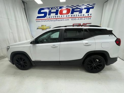 Used 2022 GMC Terrain SLE w/ Driver Convenience Package AWD/4WD image 8