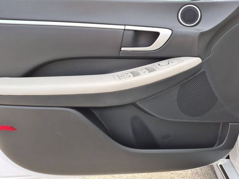 Used 2025 Hyundai Sonata SEL FWD image 11