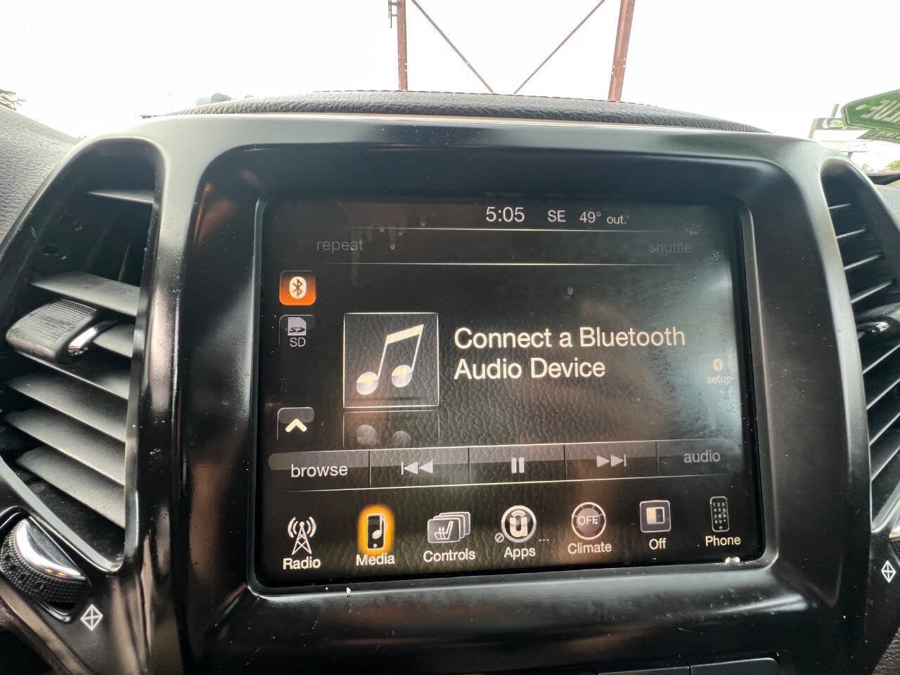 Used 2014 Jeep Cherokee Trailhawk w/ Leather Interior Group AWD/4WD image 17