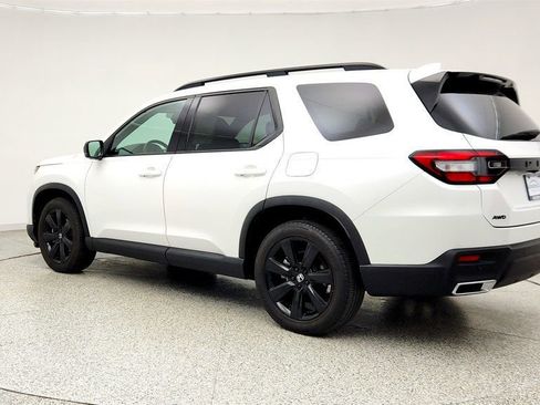 Used 2025 Honda Pilot Black Edition image 7