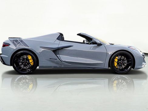 Used 2025 Chevrolet Corvette Z06 image 6