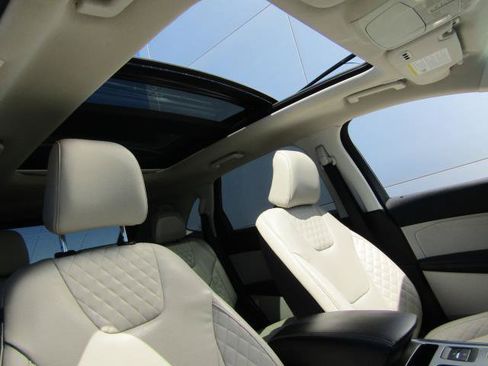 Used 2024 Ford Edge Titanium w/ Equipment Group 301A AWD/4WD image 3