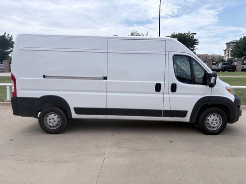 Used 2023 RAM ProMaster 2500 FWD image 3