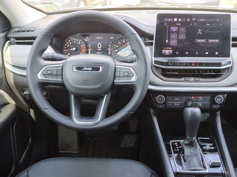 Used 2022 Jeep Compass Latitude image 23