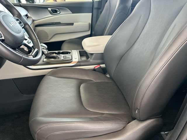 Certified 2024 Kia Carnival LX FWD image 15