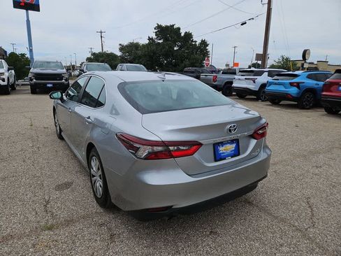 Used 2022 Toyota Camry LE FWD image 6