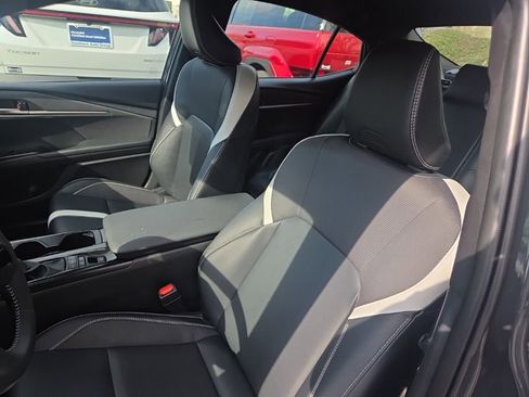 Used 2025 Toyota Camry SE w/ Convenience Package image 5