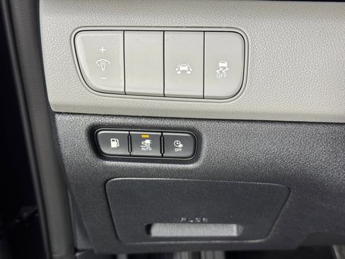 Used 2019 Kia Niro LX image 17