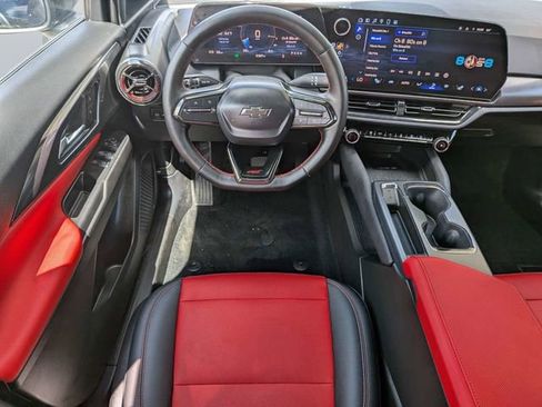 Used 2025 Chevrolet Equinox EV RS image 18