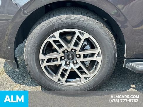 Used 2025 Ford Expedition Active AWD/4WD image 12