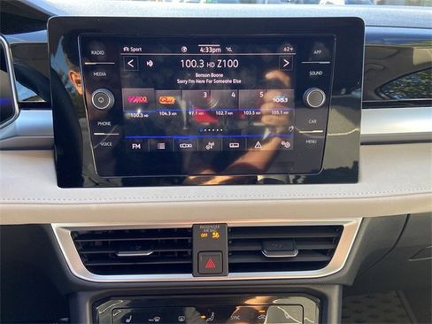 Used 2025 Volkswagen Taos SE image 19