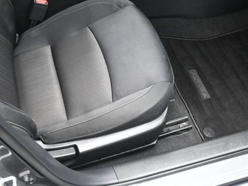 Used 2024 Nissan Altima 2.5 SV FWD image 41
