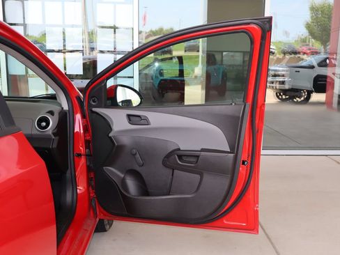 Used 2020 Chevrolet Sonic LT FWD image 33