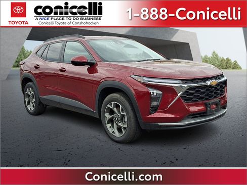 Used 2025 Chevrolet Trax LT FWD image 1