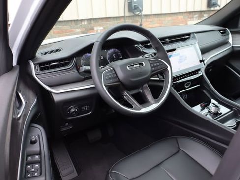 Used 2026 Jeep Grand Cherokee L Limited AWD/4WD image 13