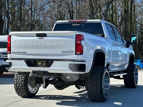 Used 2025 Chevrolet Silverado 2500 High Country w/ Technology Package AWD/4WD image 7