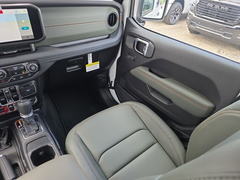 New 2026 Jeep Gladiator Mojave image 16