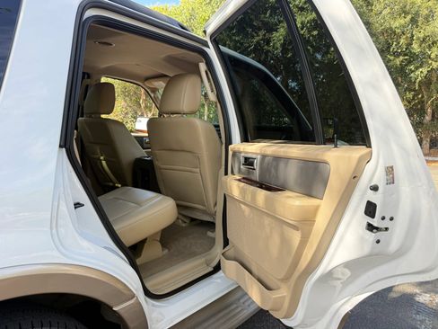 Used 2014 Ford Expedition XLT w/ Equipment Group 201A RWD image 32