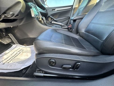 Used 2017 Volkswagen Passat 1.8T R-Line image 12