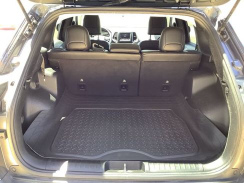 Used 2020 Jeep Cherokee Latitude Plus FWD image 27