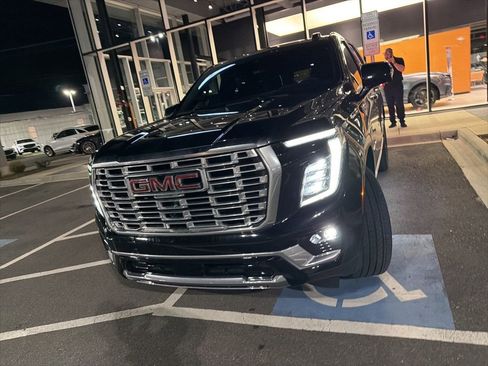 Used 2025 GMC Yukon Denali w/ Denali Reserve Package image 13