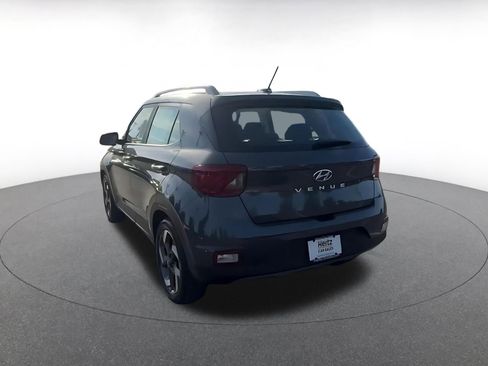 Used 2025 Hyundai Venue SEL image 11