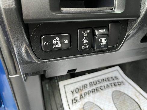 Used 2017 Toyota Tacoma TRD Sport image 14