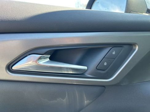 New 2026 Chevrolet Traverse LT w/ Sun and Wheel Package FWD image 12
