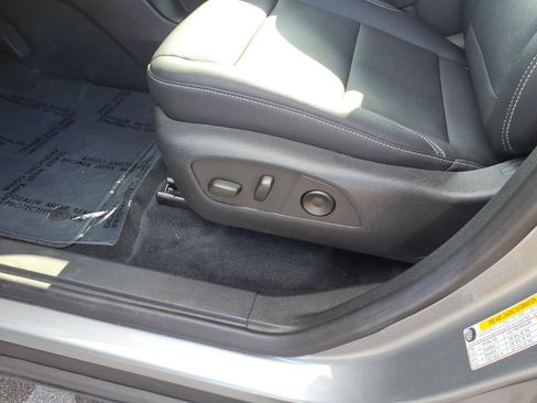 Used 2026 Chevrolet Traverse LT FWD image 11