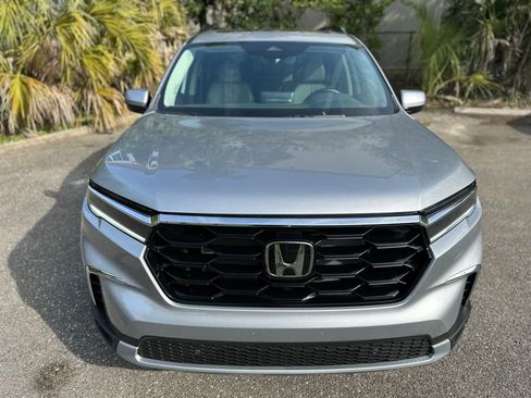 Used 2024 Honda Pilot Touring image 4