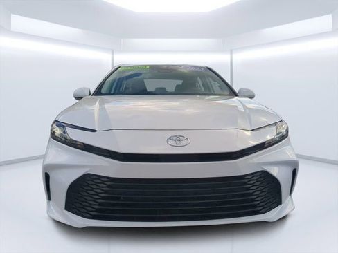 Used 2025 Toyota Camry LE image 8