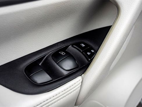 Used 2020 Nissan Rogue Sport SL w/ Premium Package image 11