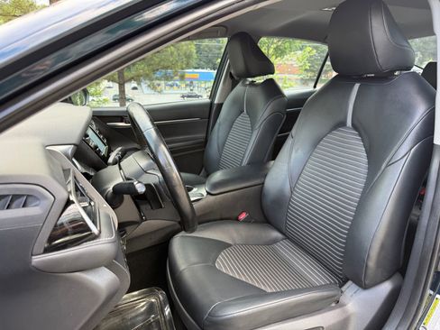 Used 2019 Toyota Camry SE FWD image 35