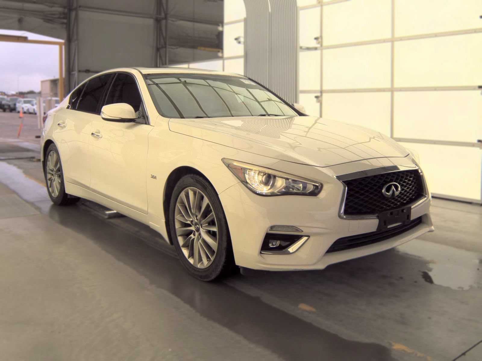 Used 2018 INFINITI Q50 Luxe w/ Cargo Package (L95) RWD image 4