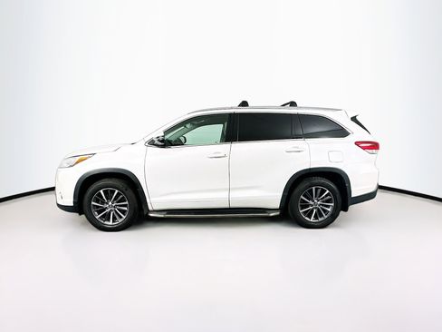 Used 2018 Toyota Highlander XLE w/ Carpet Mat Package (TMS) image 4