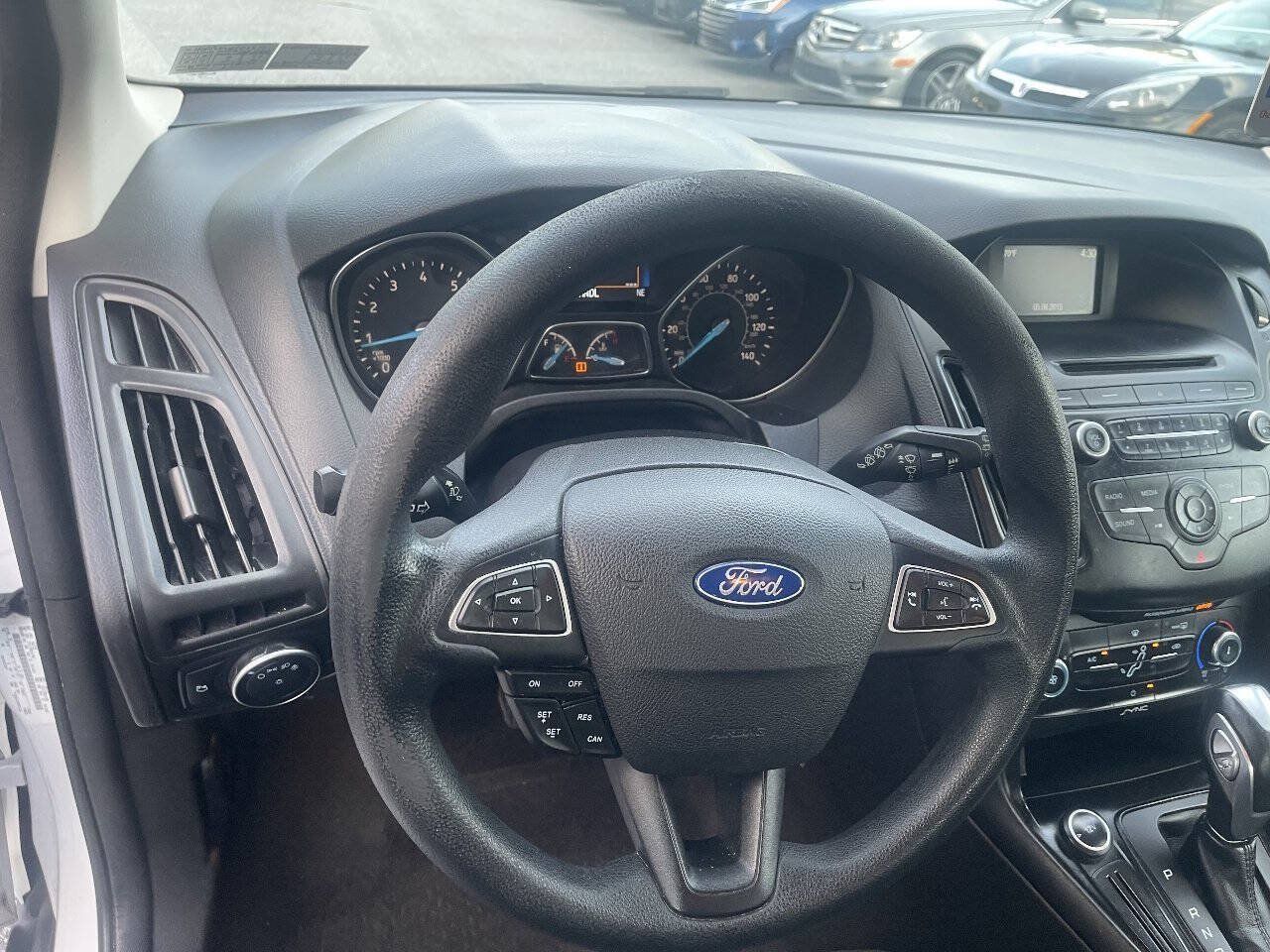Used 2015 Ford Focus SE FWD image 11