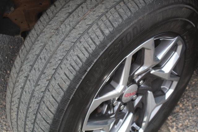Used 2025 GMC Sierra 1500 SLT AWD/4WD image 12