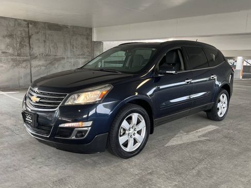Used 2016 Chevrolet Traverse LT w/ Style and Technology Package AWD/4WD image 9
