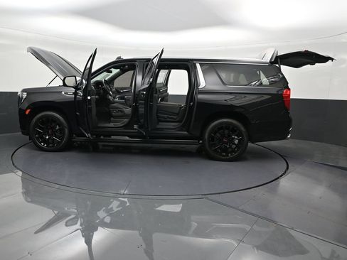 Used 2023 GMC Yukon XL Denali image 34