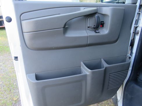 Used 2011 Chevrolet Express 3500 LS image 9