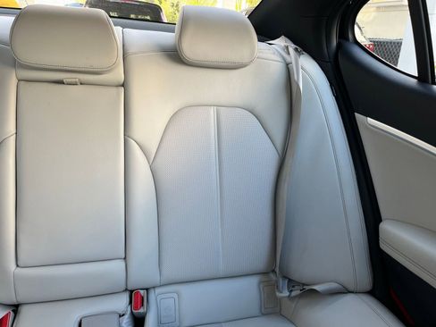 Used 2025 Genesis G70 2.5T image 37