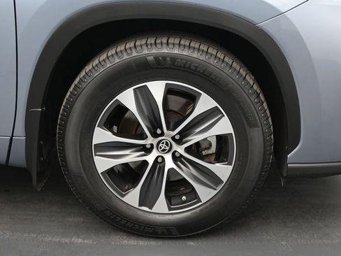 Used 2021 Toyota Highlander XLE FWD image 25