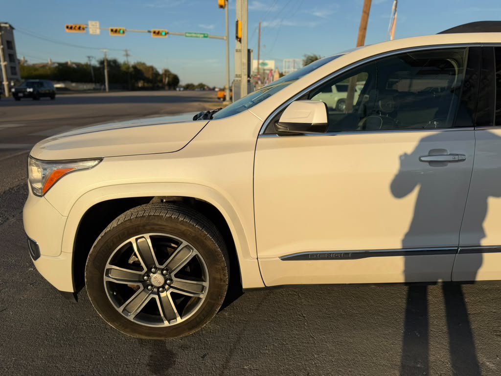Used 2017 GMC Acadia Denali AWD/4WD image 4